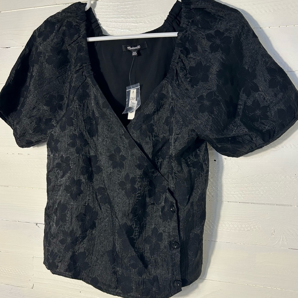 NWT Madewell Black wrap blouse, embellished with flowers, women’s size XXS.